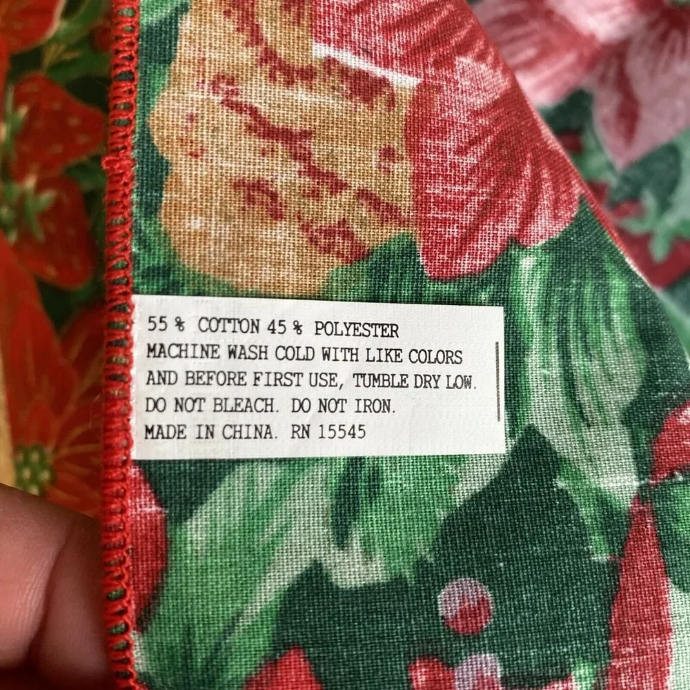 Vintage Christmas Holiday Tablecloth & 4 Matching Napkins Retro Festive Colorful